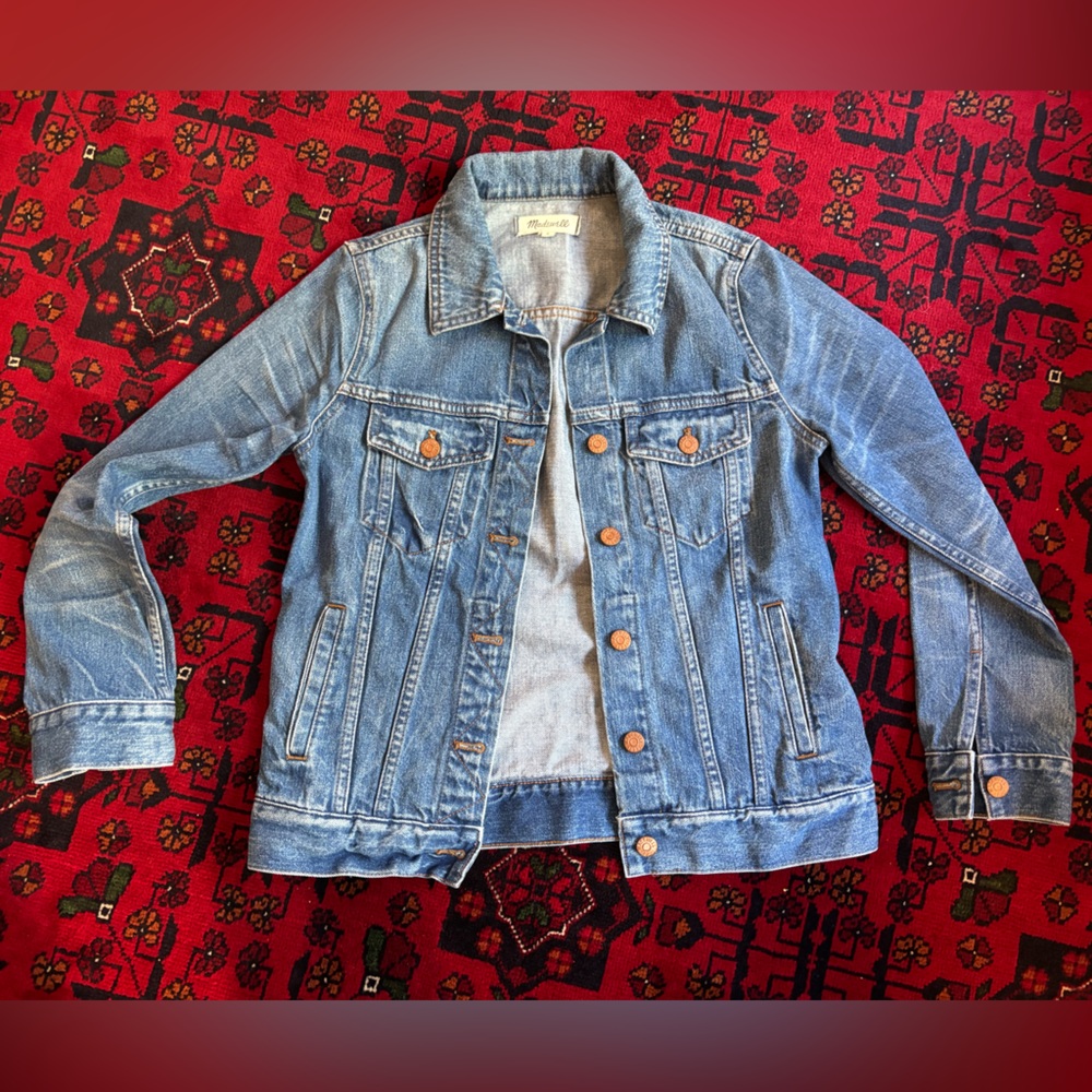 Madewell denim jacket size Small. 100% cotton, classic style.